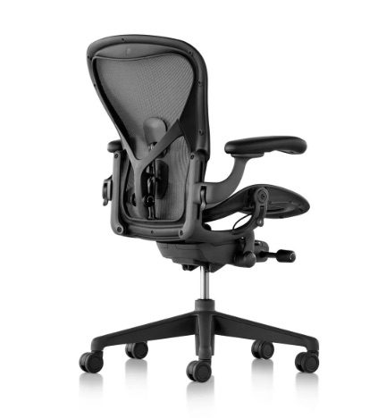 Aeron Grafito — detalle de ajuste y malla